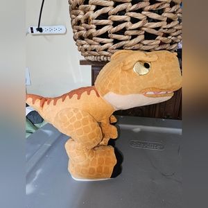 Jurassic World Toys Fan-Favorite Character, Plush Dinosaur Toy with Chomp Action